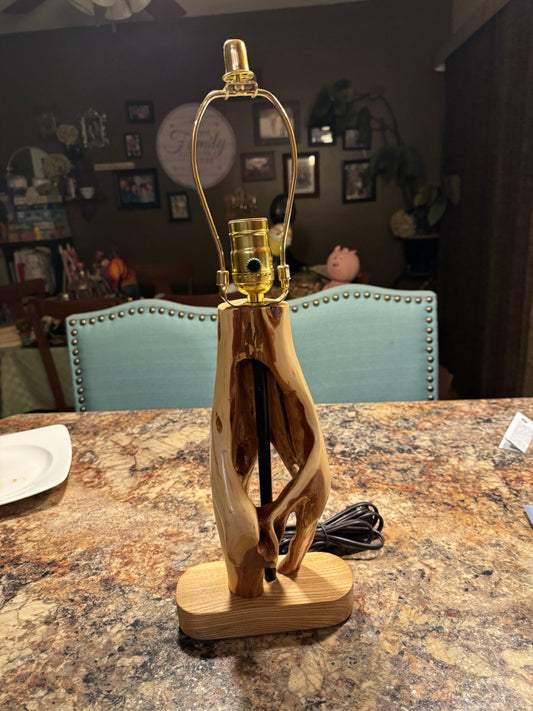 Diamond Willow table lamp