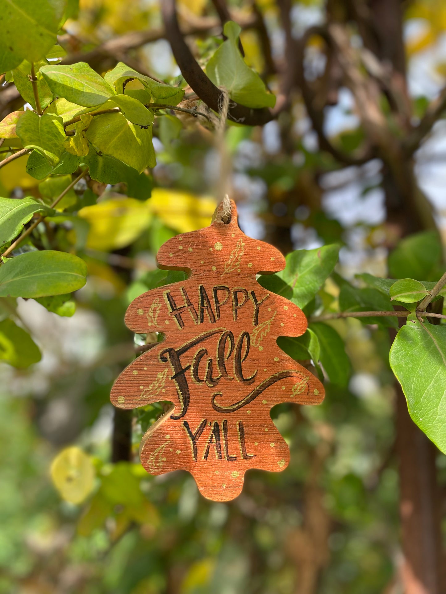 "Happy Fall Y'all" leaf